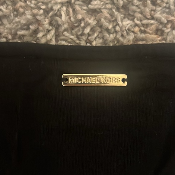 Michael Kors 3/4 sleeve. Medium. Black/maroon/cream. - Picture 4 of 5